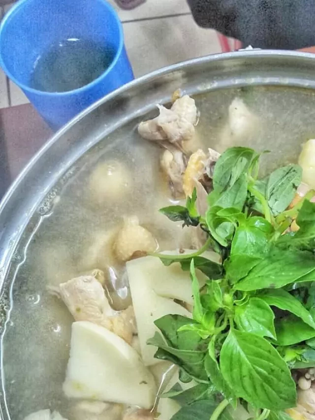   Thỏa cơn thèm' với 6 quán lẩu gà lá é Hà Nội chuẩn vị Đà Lạt chỉ từ 150k