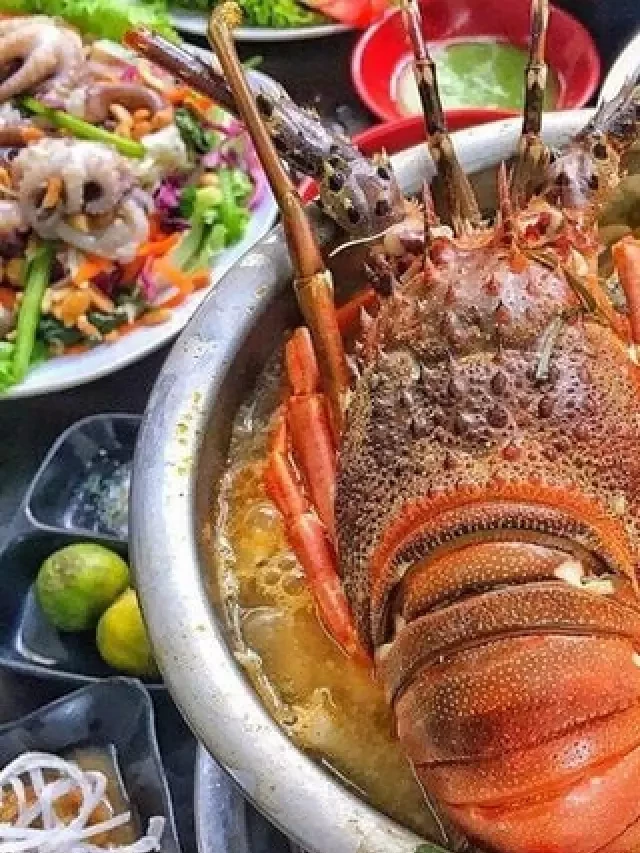   Vào bếp làm món lẩu tôm hùm ngon như nhà hàng
