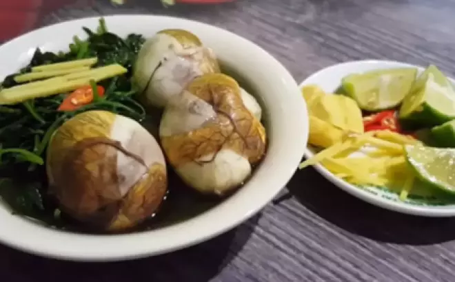 10 Món ăn từ trứng vịt lộn ngon "nhức nách" bạn nên thử 1 lần