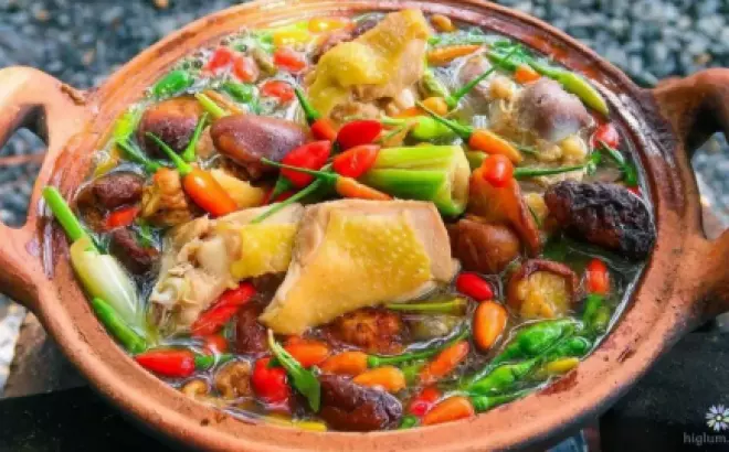 Lẩu gà ớt hiểm: Một món ăn thú vị và lạ miệng