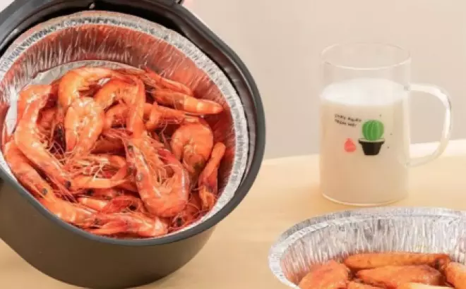 Nên dùng giấy bạc trong nồi chiên không dầu hay không?