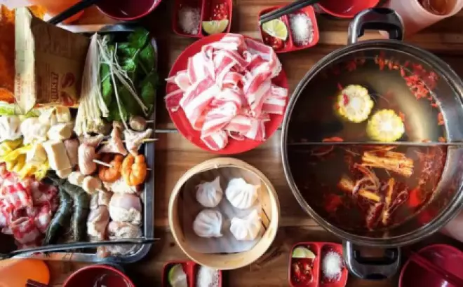 Nhà hàng Yixin – lẩu Hồng Kông: Hương vị ẩm thực đường phố Hồng Kông giữa lòng Hà Nội