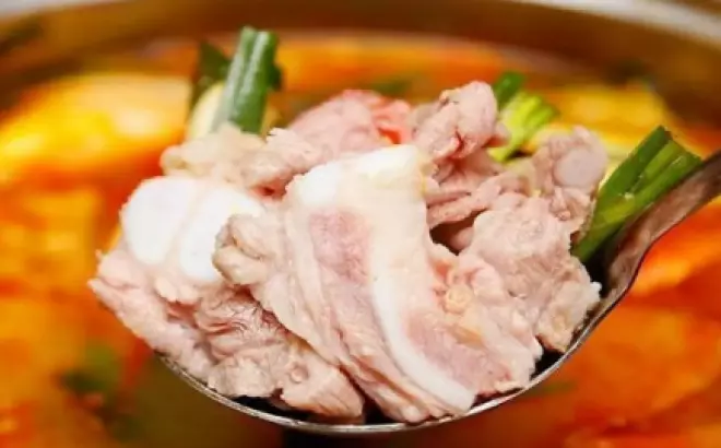 Gật gù khen ngon với cách làm lẩu sườn sụn chuẩn vị