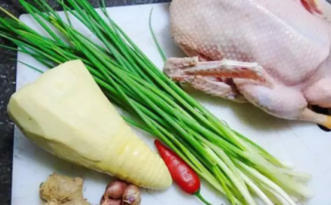 Cách làm vịt om măng - Một món ăn hấp dẫn cho bữa cơm gia đình