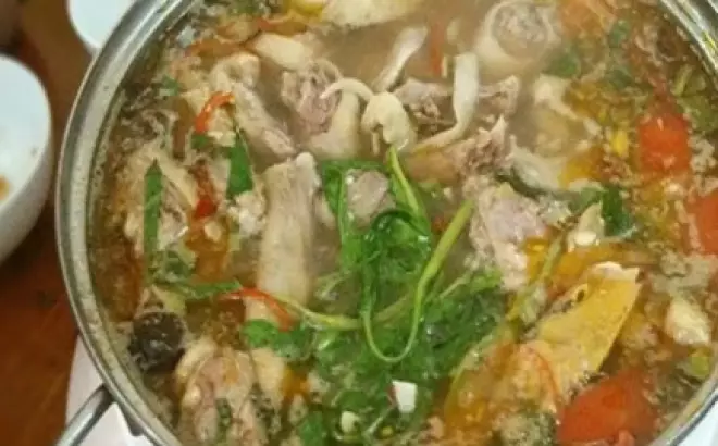 Cách làm lẩu vịt chua cay đơn giản nhưng ngon vô cùng