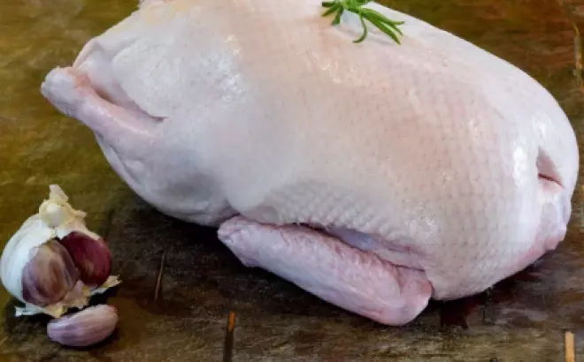 Học lỏm cách ướp vịt nướng chao của đầu bếp nhà hàng 5 sao