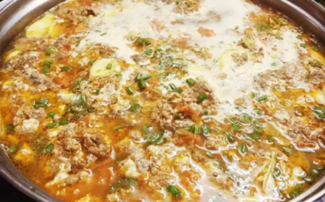 Lẩu Riêu Cua Bắp Bê: Hương Vị Đậm Đà, Hấp Dẫn Mọi Người