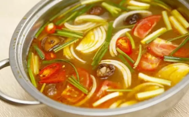 Cách làm nước lẩu nhanh, ngọt mà không cần ninh xương