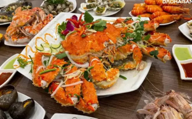 Hướng dẫn thưởng thức Cua hoàng đế tuyệt vời mà không bỏ lỡ thịt quý báu