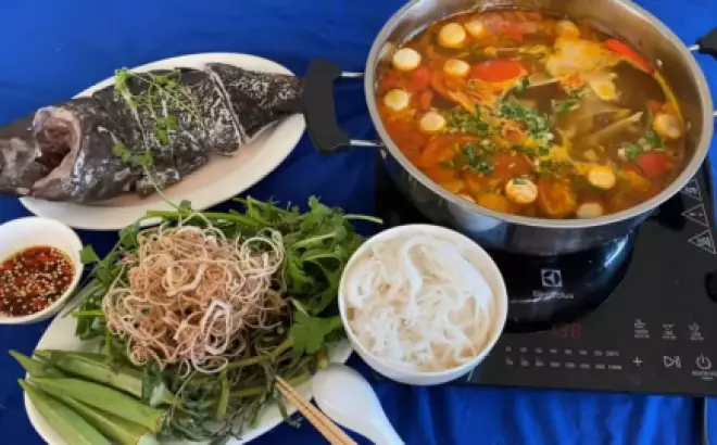 Trổ Tài Nấu Lẩu Cá Mú Măng Chua Đậm Đà