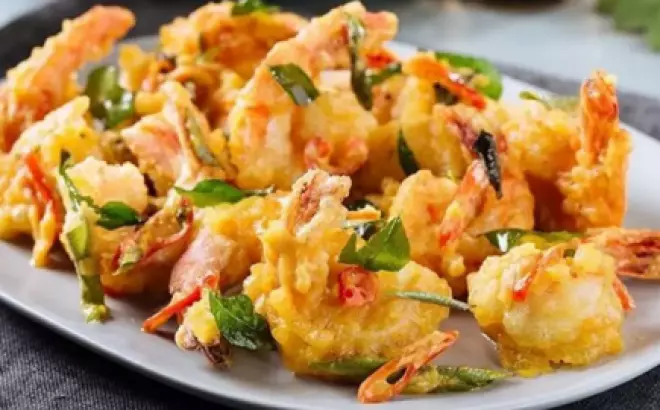 Cách làm tôm chiên trứng muối mặn mặn, bùi bùi thơm ngon vô cùng