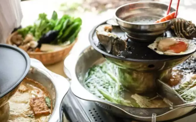 Những nồi lẩu khổng lồ thỏa mãn cả những thực khách khó tính nhất trong mùa đông này