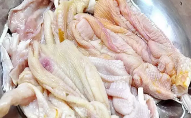 Cách làm chân vịt chua ngọt tại nhà đơn giản và ngon miệng