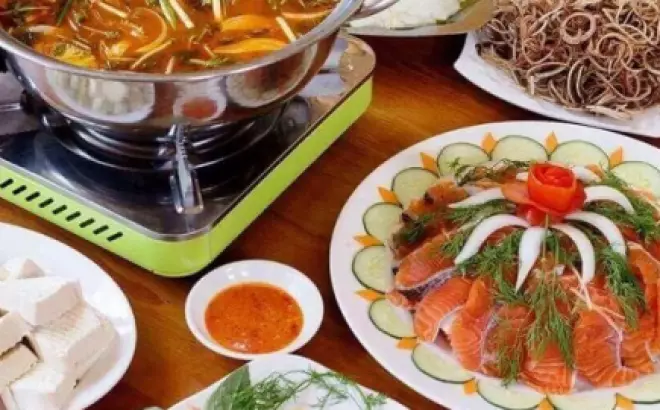 3 cách làm lẩu cá hồi ngon và đơn giản tại nhà