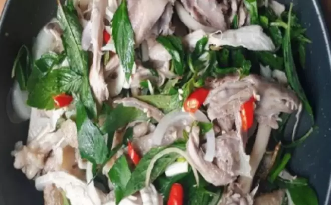 Bí quyết làm món thịt ngan bóp rau răm đơn giản, tại nhà