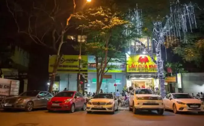 Dạo chơi ăn Lẩu Cua Khôi tại Trần Hưng Đạo