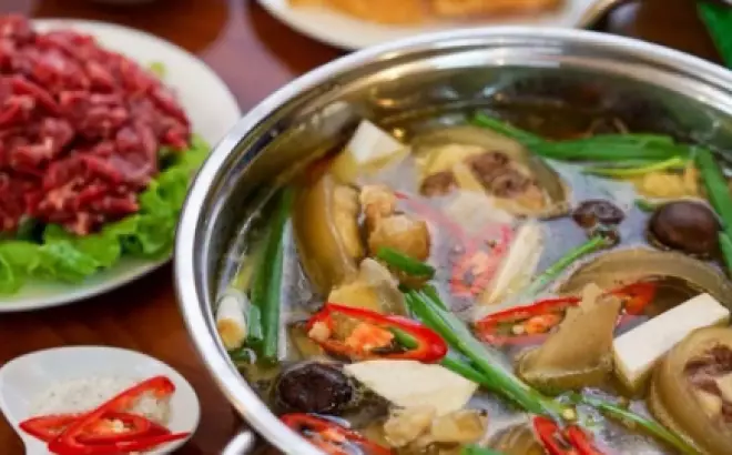Lẩu Đuôi Bò: Món ăn vị ngon và hấp dẫn