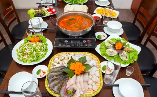 Mẹt Gà Đủ Món - Lẩu Hải Sản Tại Nhà Hàng Hương Quê