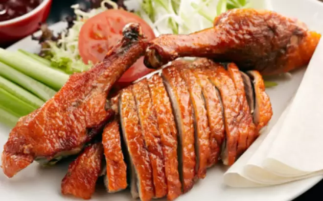 Cách làm vịt quay bằng lò nướng than thơm ngon