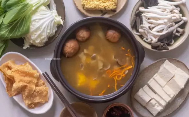 Hướng dẫn nấu lẩu nấm chay ngọt thanh tại nhà đơn giản ngon không kém nhà hàng