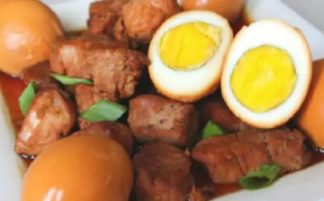 Thịt kho trứng cút – trứng vịt: Món ăn hấp dẫn đậm đà miền Tây