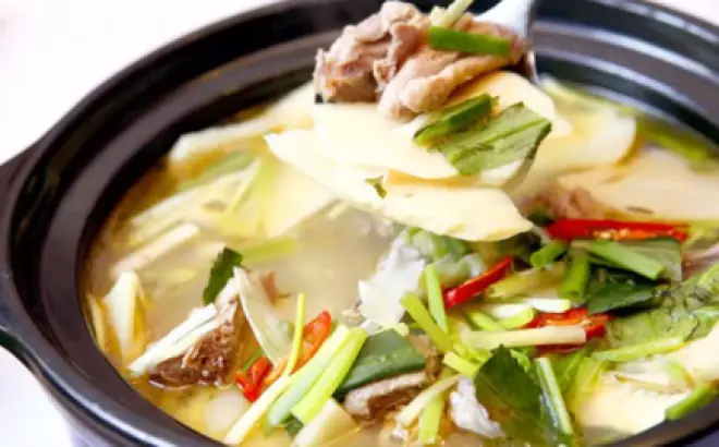 Hướng dẫn làm món vịt om măng chua tại nhà: Cực ngon, cực đơn giản!