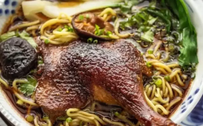 Mì Vịt Tiềm - Một Món Súp Nui Vịt Truyền Thống Đậm Đà